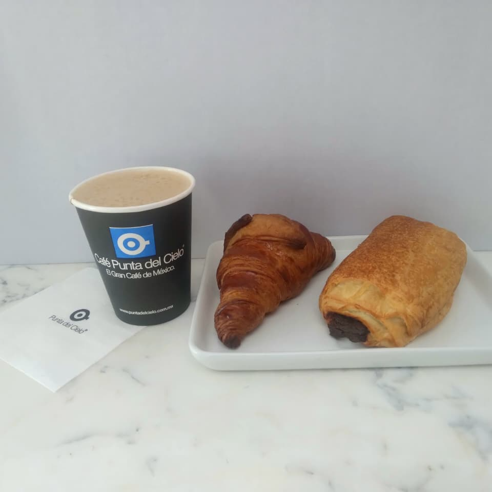 Americano del Día Chico Caliente+CuernooChocolatín
