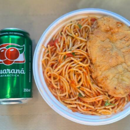 Marmita com delicioso filé de frango empanado na massa crocante acompanhado de macarrão espaguete ao molho de tomates. Acompanha refrigerante lata Guaraná Antárctica lata 350ml bem gelada. Marmita indicada para 01 pessoa.