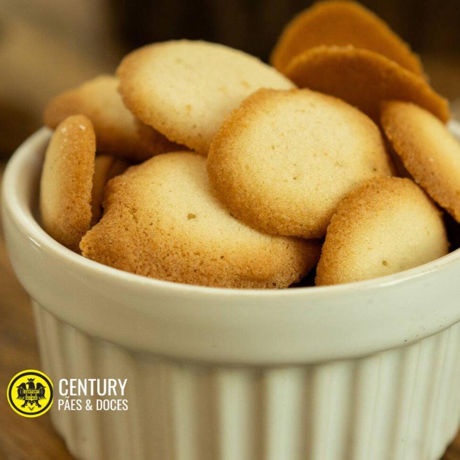 Biscoito caseiro crocante e saboroso, com aquela textura que estrala no dente! Perfeito para acompanhar café, leite ou para beliscar a qualquer hora. Tradicional, gostoso e sempre fresquinho!