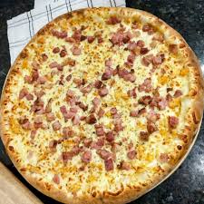 massa tradicional, molho de tomate, queijo mussarela, bacon