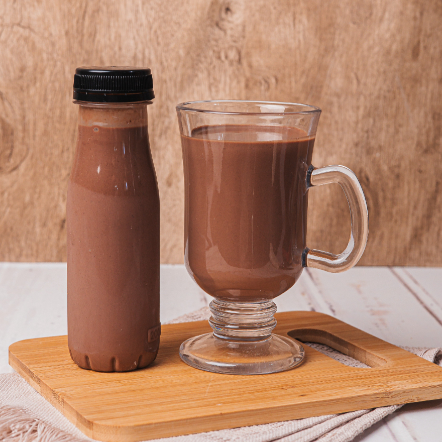 Chocolate quente cremoso - leite integral, creme de leite, cacau em pó e chocolate nobre meio amargo
garrafa de 200ml
*Imagem ilustrativa,NÃO acompanha a xícara.