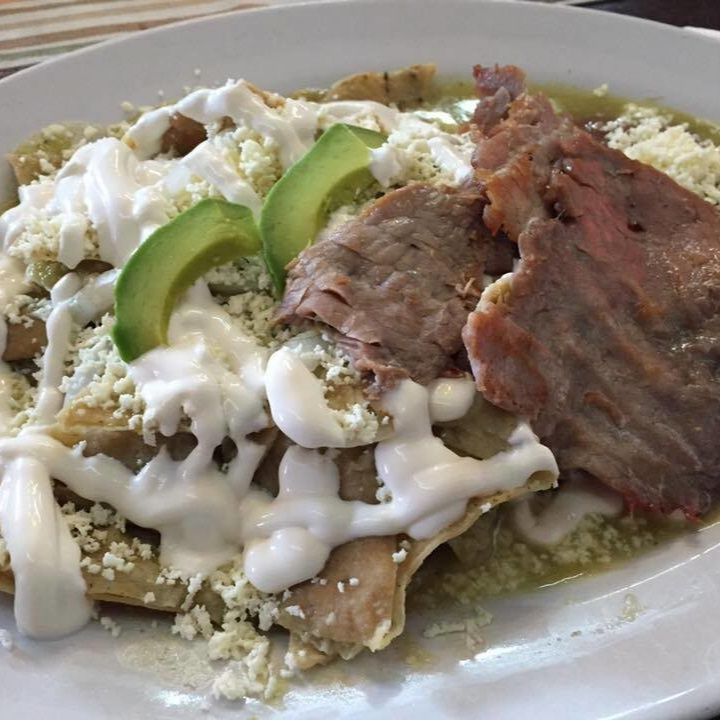 CHILAQUILES CON CARNE ASADA