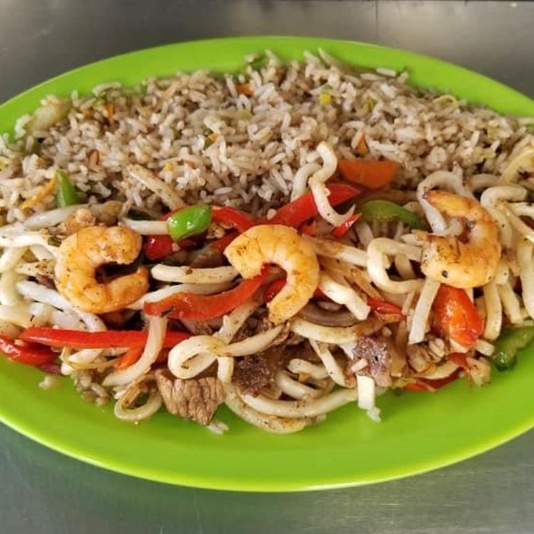 Yakiudon Mixto