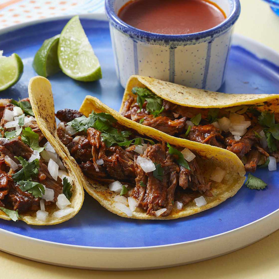 Taco de birria de res