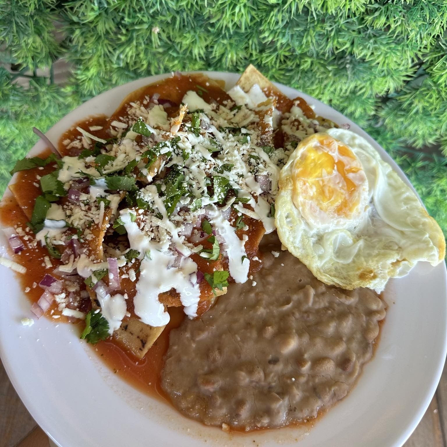 Chilaquiles Rojos, Verdes o Divorciados con Huevos