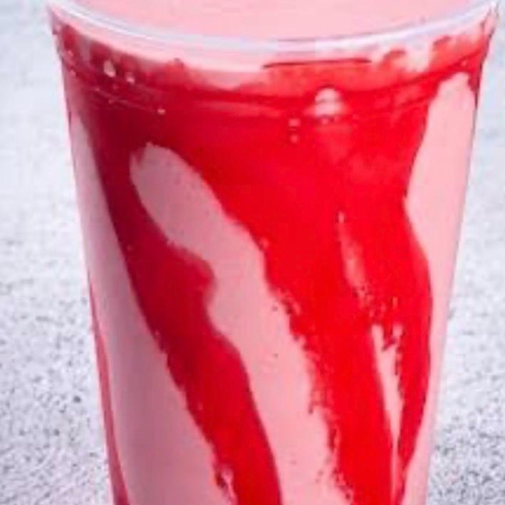 milke shake feito com sorvete de morango,cobertura de morango,leite integral