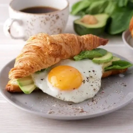 Croissant Huevo Aguacate