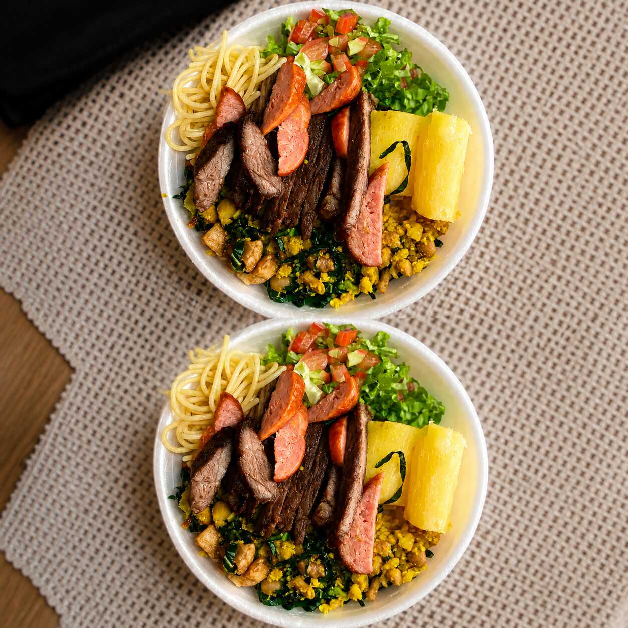 DUAS MARMITAS DE CHURRASCO NA BRASA, ACOMPANHA ARROZ, FEIJAO A SUA ESCOLHA SENDO TROPEIRO OU CALDO,MACARRAO,SALADA DE LEGUMES REFOGADOS DO DIA