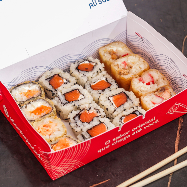 08 Uramaki de Salmão, 04 Carioca de Salmão e 04 Hot Grelhado.