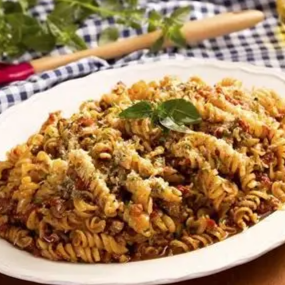500g de macarrão parafuso com molho bolonhesa