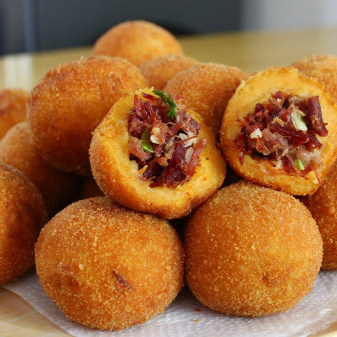 Você não parar de comer simplesmente viciante , são 20 unidades de bolinho de Charque 10g