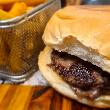 Pão de hambúrguer, hambúrguer e maionese