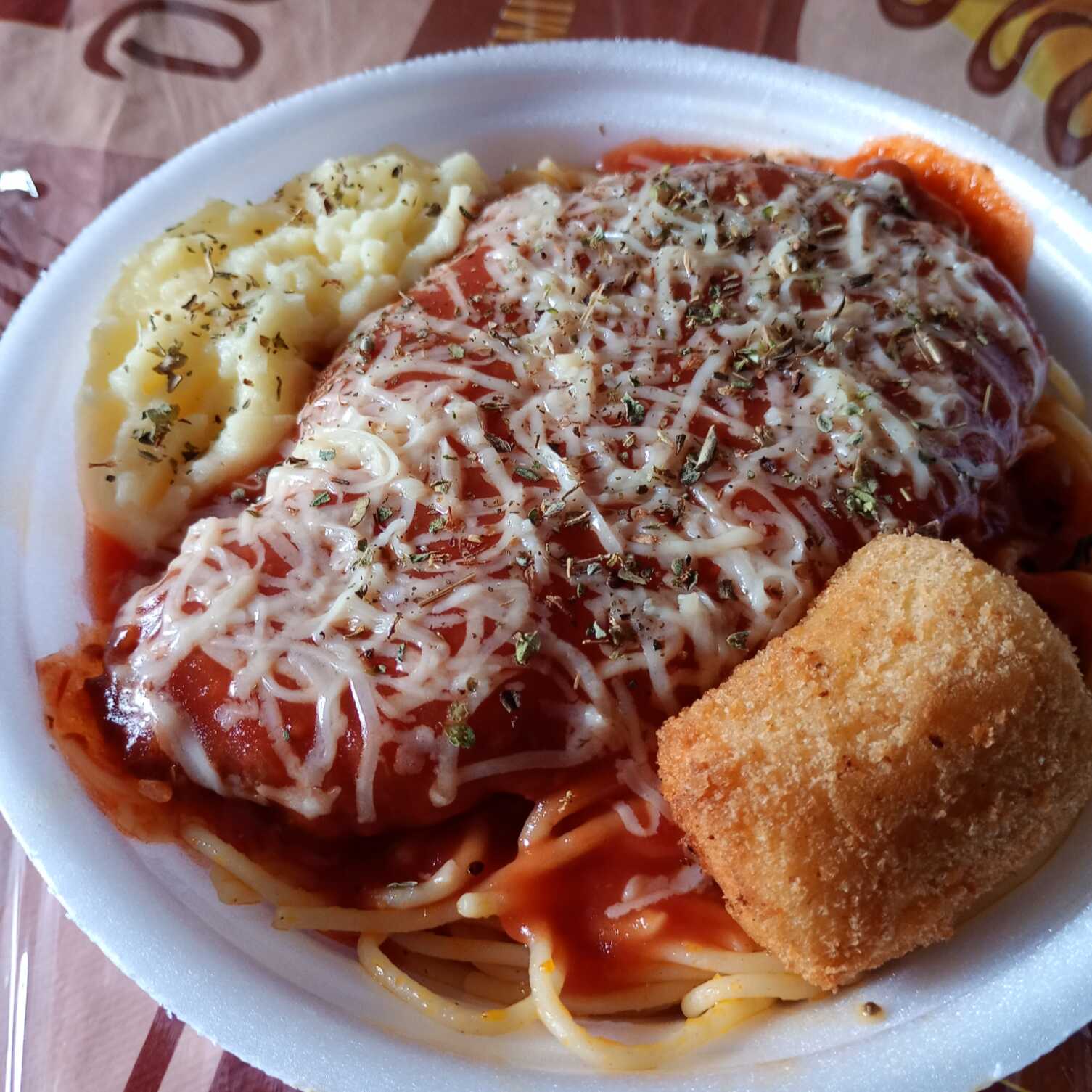 Parmegiana de frango suculenta