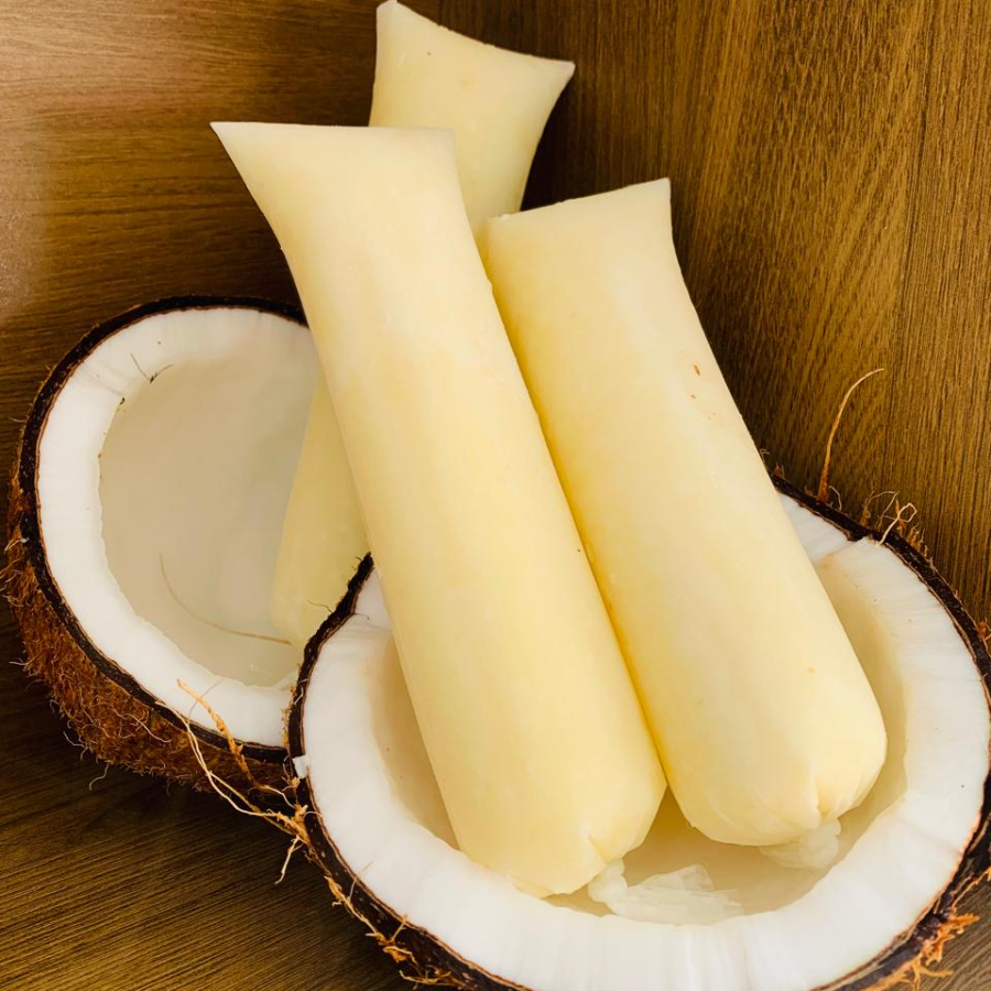 Feito com creme de leite, leite integral, coco ralado, leite condensado e leite Ninho, essa delícia cremosa combina o sabor marcante do coco com a doçura equilibrada dos leites. Textura super cremosa, sabor irresistível e aquele toque caseiro que faz toda diferença! 😋💛