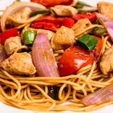 Tallarín Saltado de Pollo