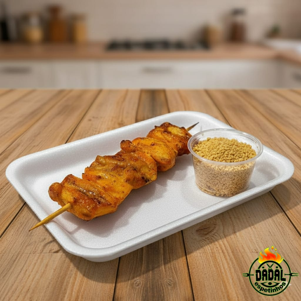 File frango suculento, grelhado e servido com farofa crocante.