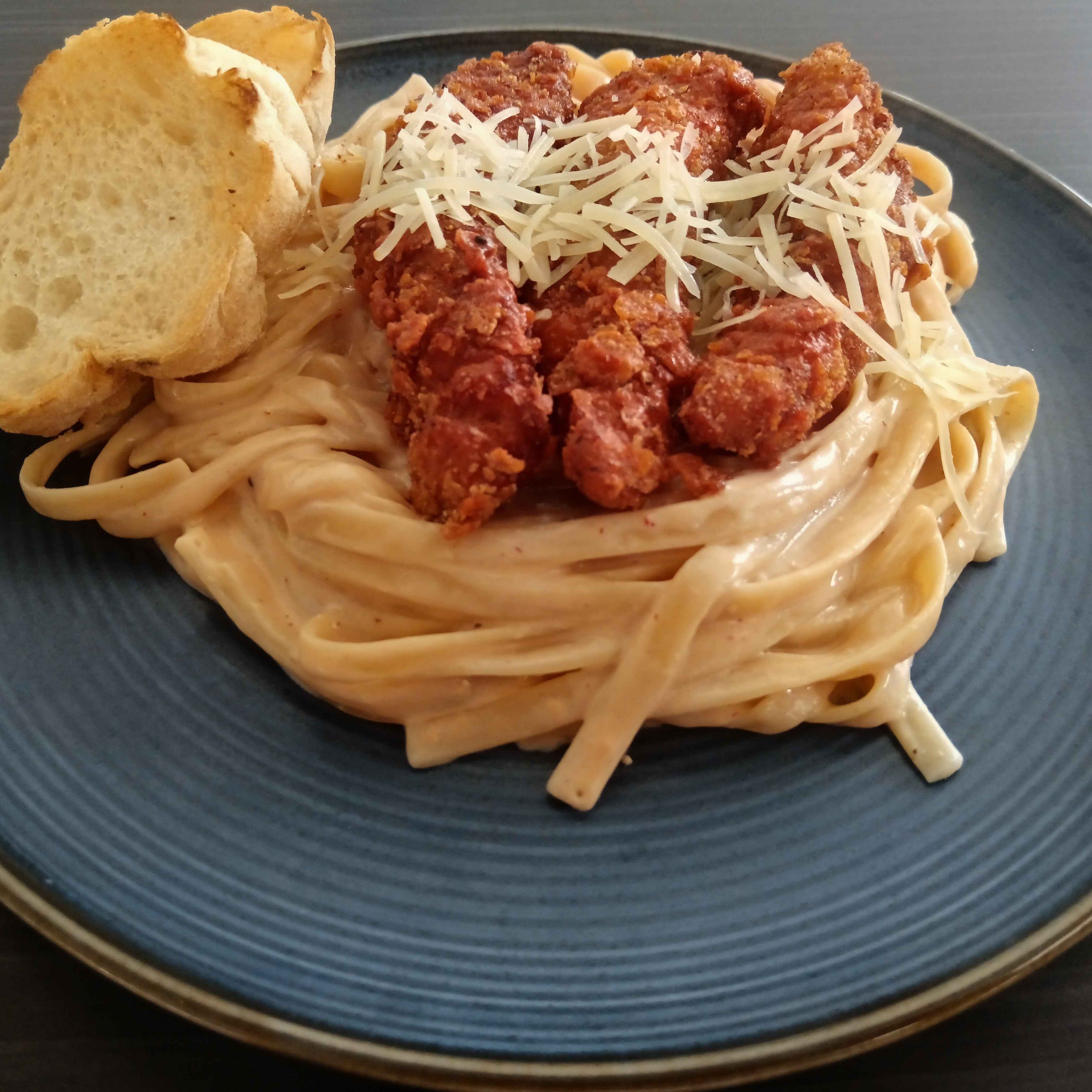 Pasta con tiras de pollo + Refresco