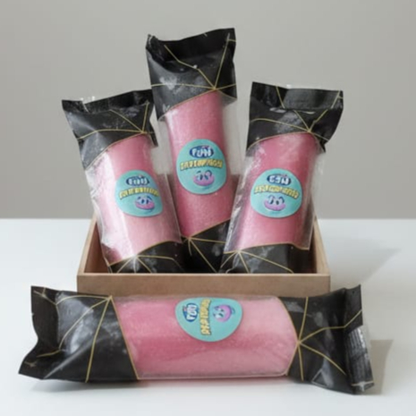 Geladinho Gourmet de Dentadura Fini (Sabor de Infância!) Volte no tempo com este sabor nostálgico! Transformamos o sabor divertido e único da bala Dentadura Fini em uma sobremesa gelada, extra cremosa e deliciosa. É doce, levemente frutado e tem a magia das guloseimas que amamos. Pura diversão em formato gourmet!