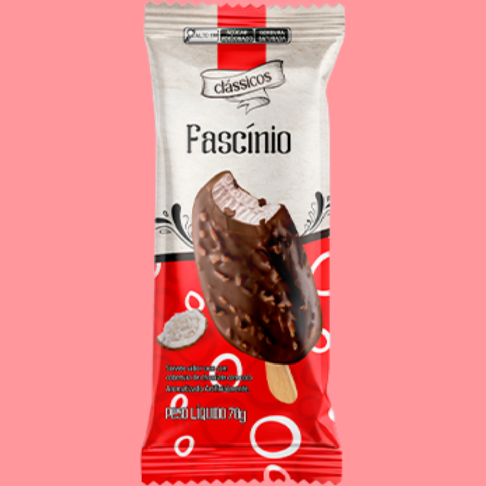 Picolé sabor coco com casquinha de chocolate.