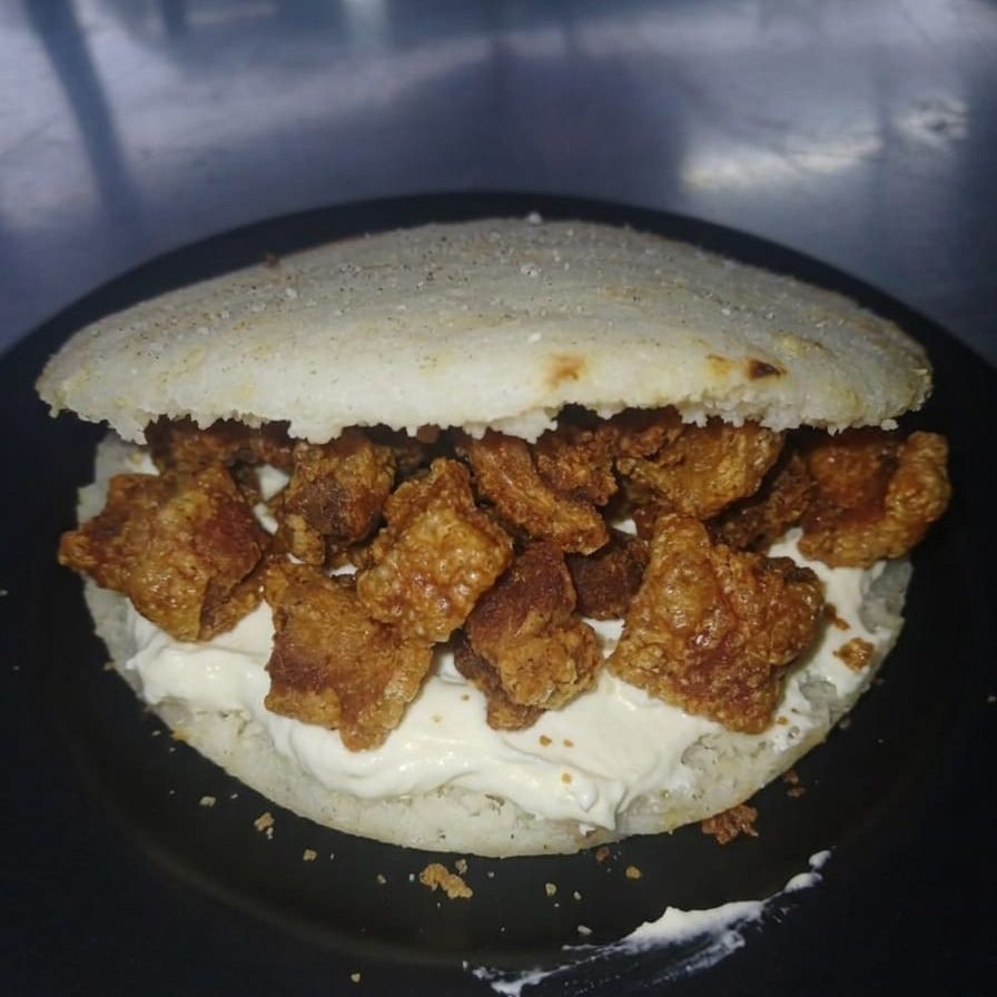 Arepa con Chicharrón