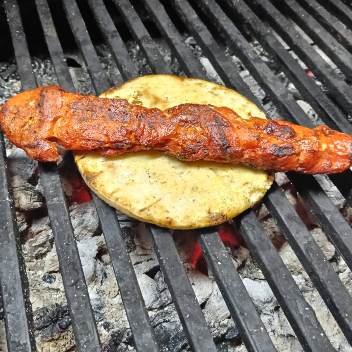 Arepa con Pincho de Pollo con Jamón y Queso