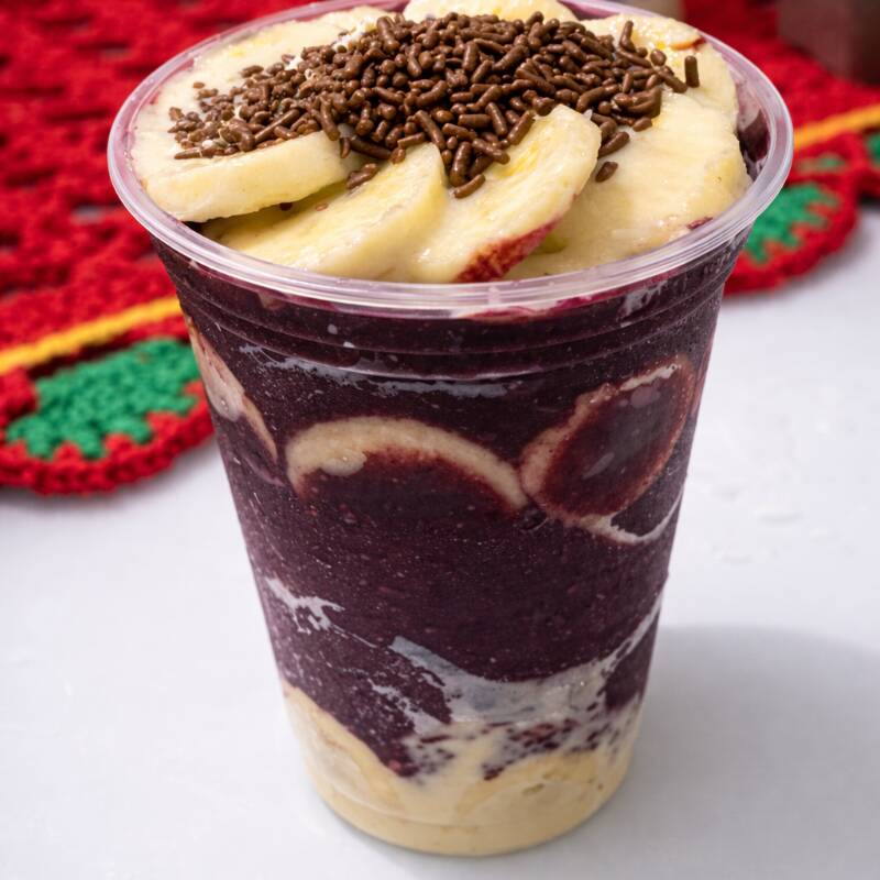 AçaÍ, cobertura de chocolate, chocoball, granulado, e Ovomaltine.Para quem não abre mão do sabor intenso de chocolate.