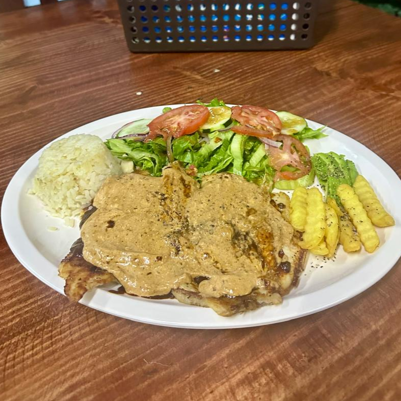 Filete de Pescado a la Crema Chipotle