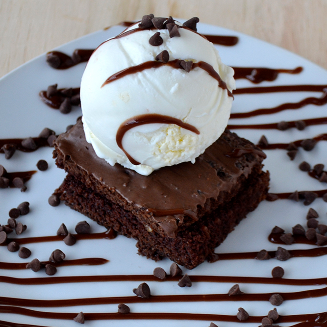 Brownie con helado