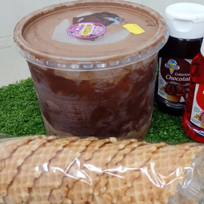 Escolha um Sabor de Sorvete 1,5L + um sabor de Cobertura + um pacote de cascão.