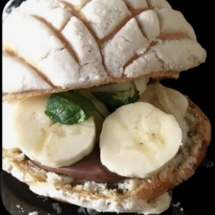 Concha Rellena de Platano con Nutella