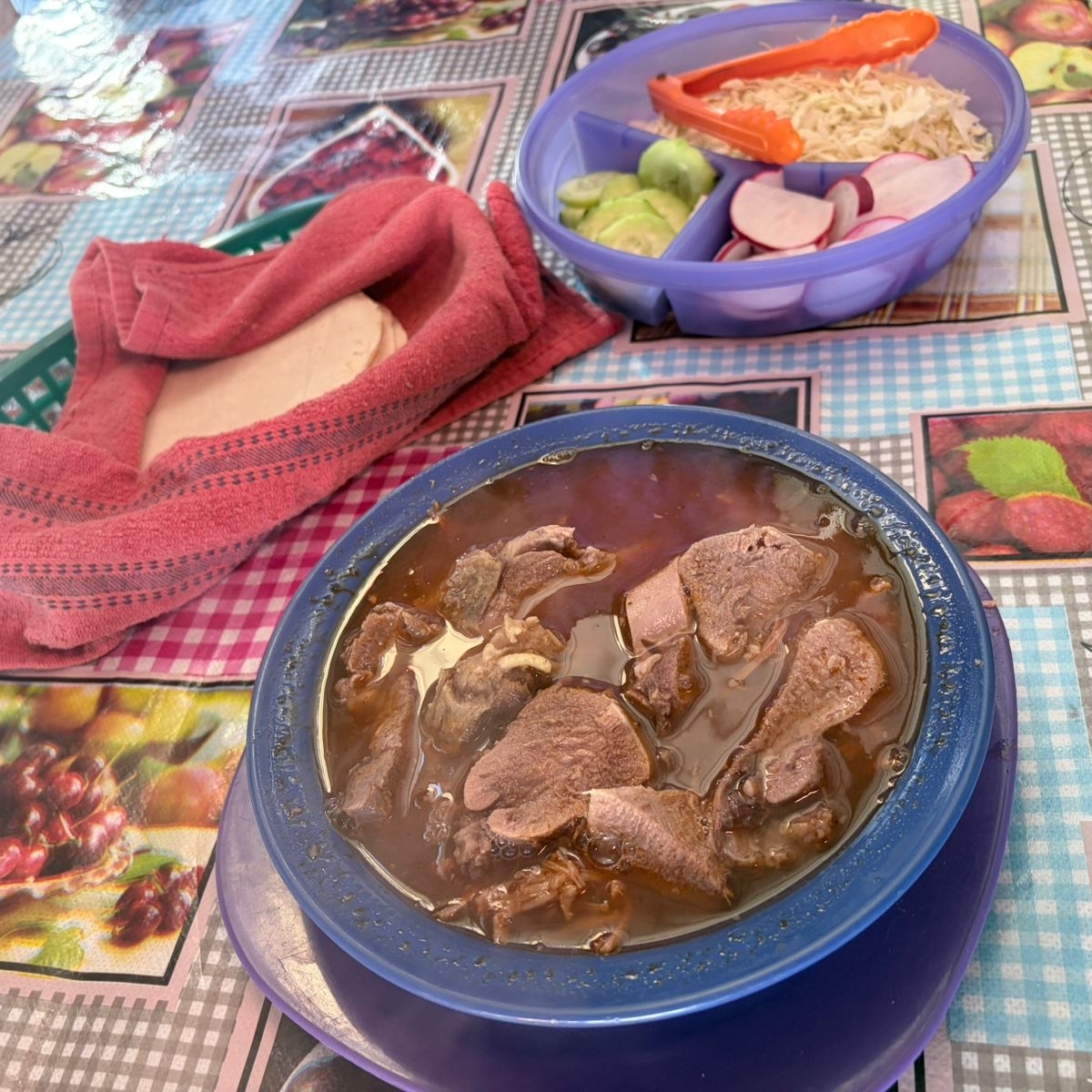 Birria con Lengua Gde