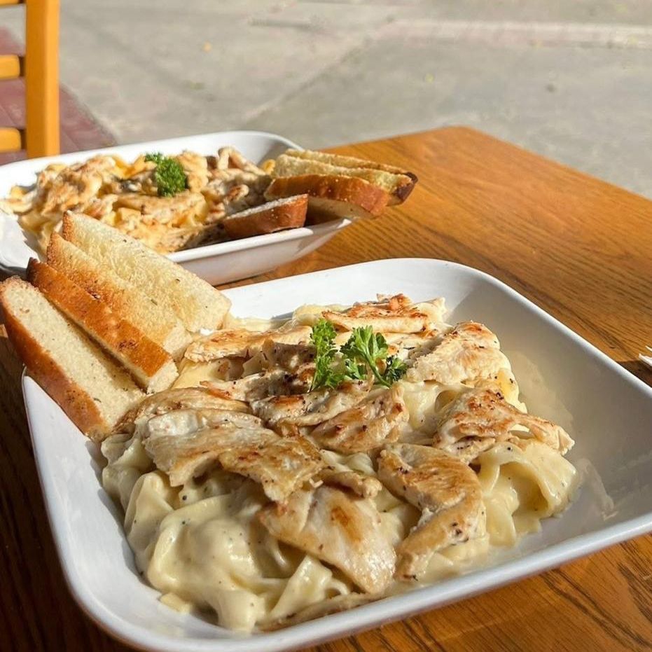 Pasta Alfredo con Pollo