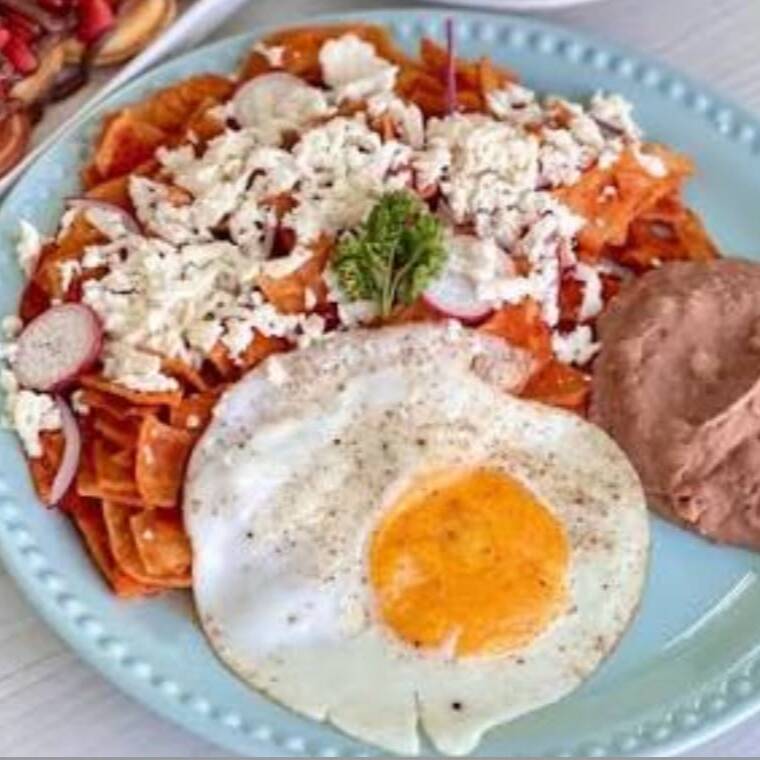 Chilaquiles con Huevo