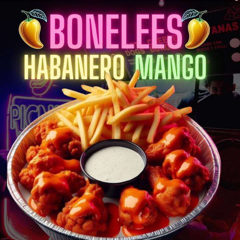 Bonelees Mango Habanero con papas fritas