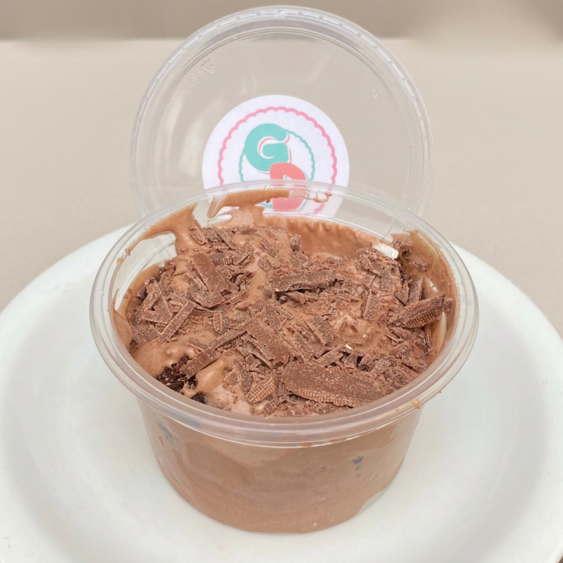 Pedaços de Brownie cobertos por um delicioso creme de Chocolate ao Leite.