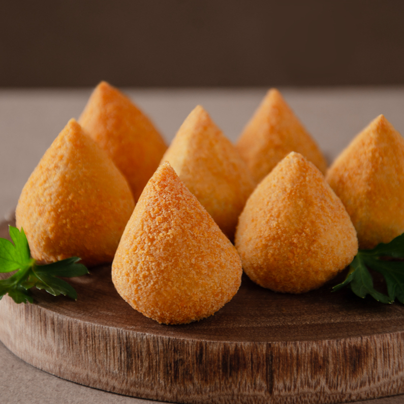 Deliciosos salgados com massa de batata e amanteigado, com peso de 20g, tamanho festa. Todos nossos salgados são fritos na hora, garantimos sabor e qualidade. Aproveitem!!!