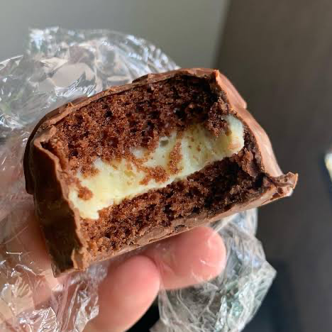 Pão de mel macio e super saboroso preparado com melhores igredientes e com especiarias que vão te dar uma experiencia unica de um pão de mel perfeito com casquinha crocante de chocolate recheado com nobrigadeiro de ninho cremoso. . . ##tag entrega rapida , desconto , promoção , 0,99 , 0800 , off , cupom , barato , preço baixo , doces , brigadeiros , bolos , docinhos , kit festa , aniversario , bolo no pote , chocolate , morango , bombom de morango , sobremesas natalinas , Nutella , copo da felicidade , Ninho , brownier , confeitaria , doceria , lanche , torta de frango , gourmet , bombom , piscina , ganache , caseiro , vovo , bento cake , trufas , banoffe , pudim , pave , doce de leite , pao de mel , diet , sem açucar , gelado , picolé , sorvete , Oreo , ferrero , cheese cake , cream chese , Catupiry , pão de mel , bolo , caseirinhos , mini , cascão , cone , cone trufado , bala delicia , salgadinho , empada , kibe , queijo , lanche , combo , Ninho com morango ,