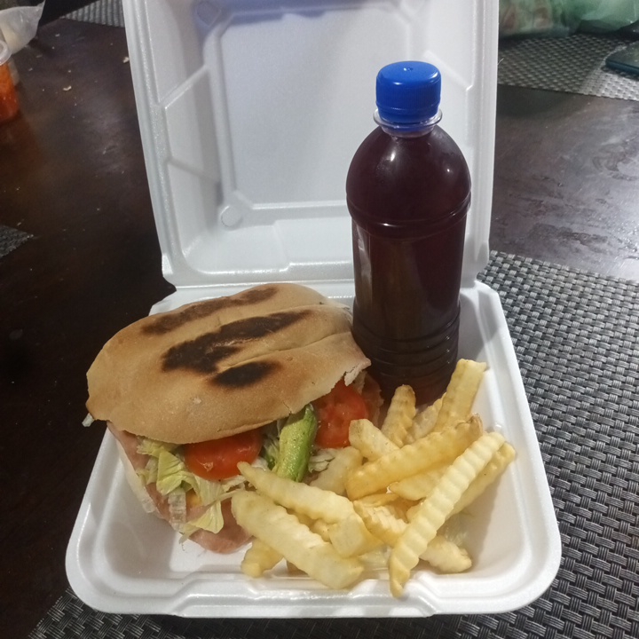 Torta de Pavo + Agua + Papas