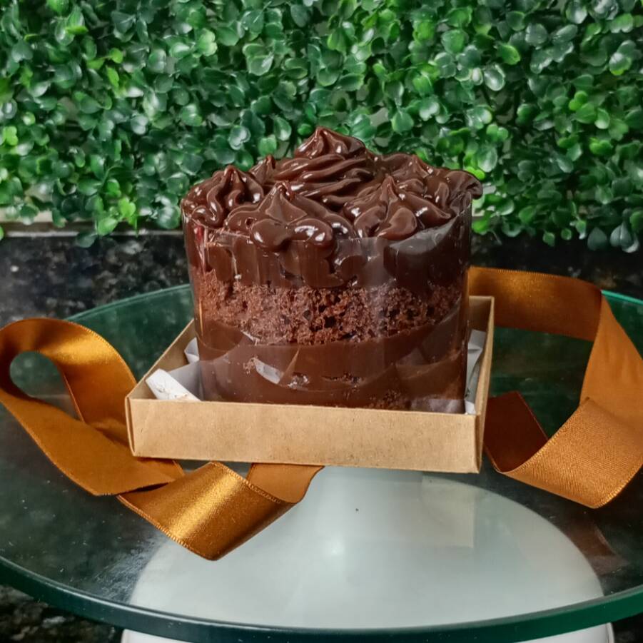 Torta Choco Belga encanta pelo sabor de um bolo de chocolate macio e molhado , com camadas de Choco Belga . Presentear um dia feliz . Comemore dia especiais.