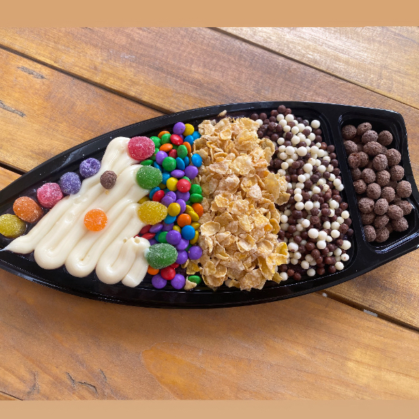 Escolhendo nossa barca tamanho (p) voce pode selecionar ate 5 toppings, caldas e frutas 💜