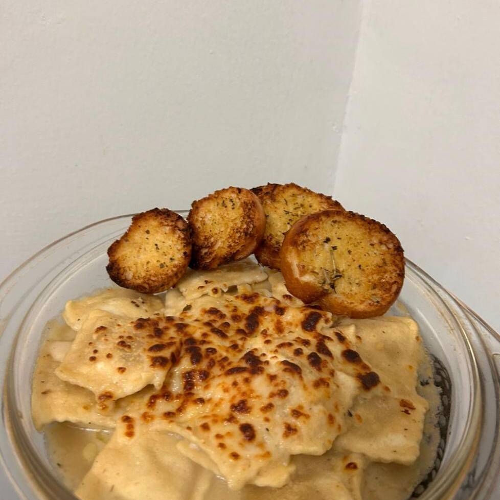 RAVIOLES EN SALSA BLANCA