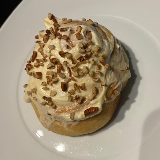 Roll de canela con betun de queso crema