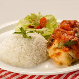 Para os loucos por Parmegiana.  Arroz, filé de frango empanado em farinha especial regado por molho de tomates com oregano, salsa e coberto por queijo mussarela  Acompanha: Feijão, e salada de Alface e Tomate