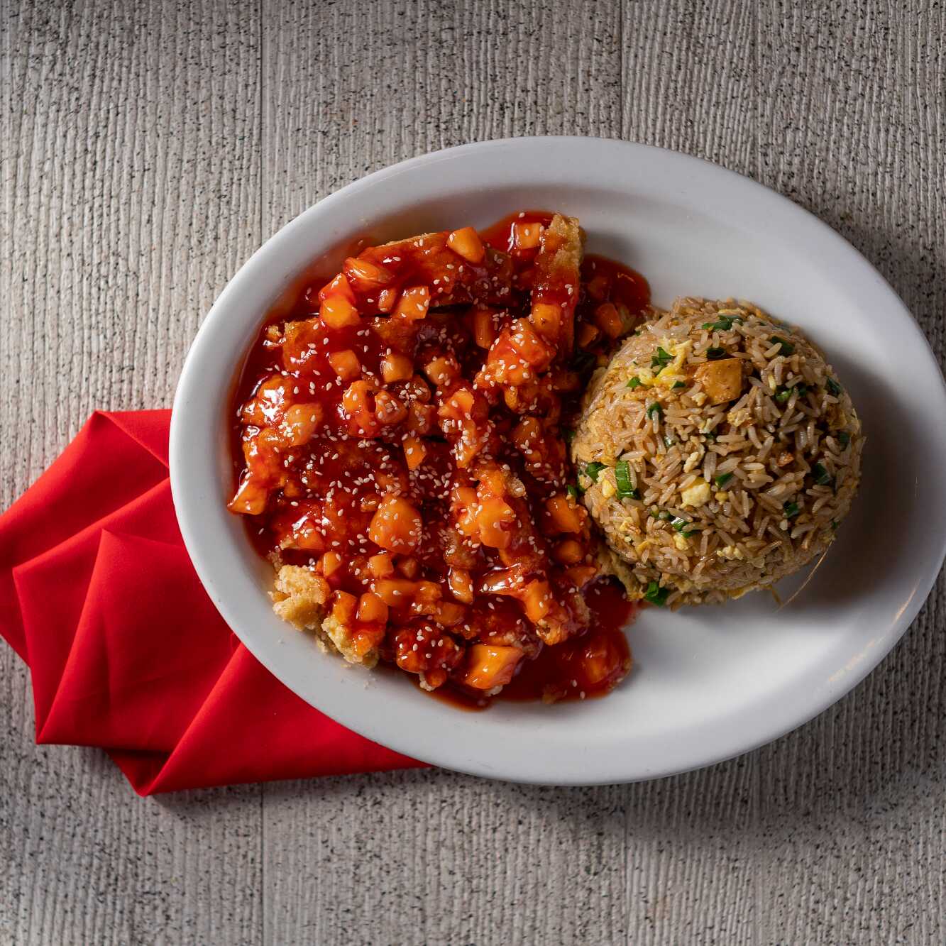 Pollo Tipakay con Arroz Chaufa
