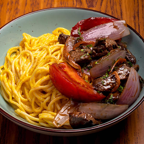 Spaghetti a la Huancaína con Lomo