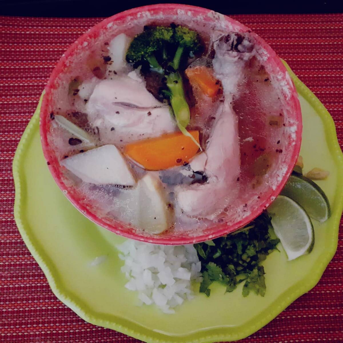 Caldo de Pollo con Verduras