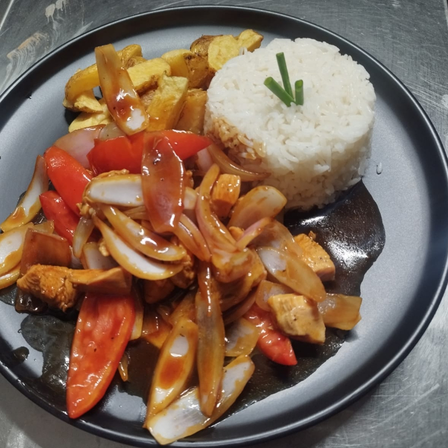 Saltado de Pollo+bebida