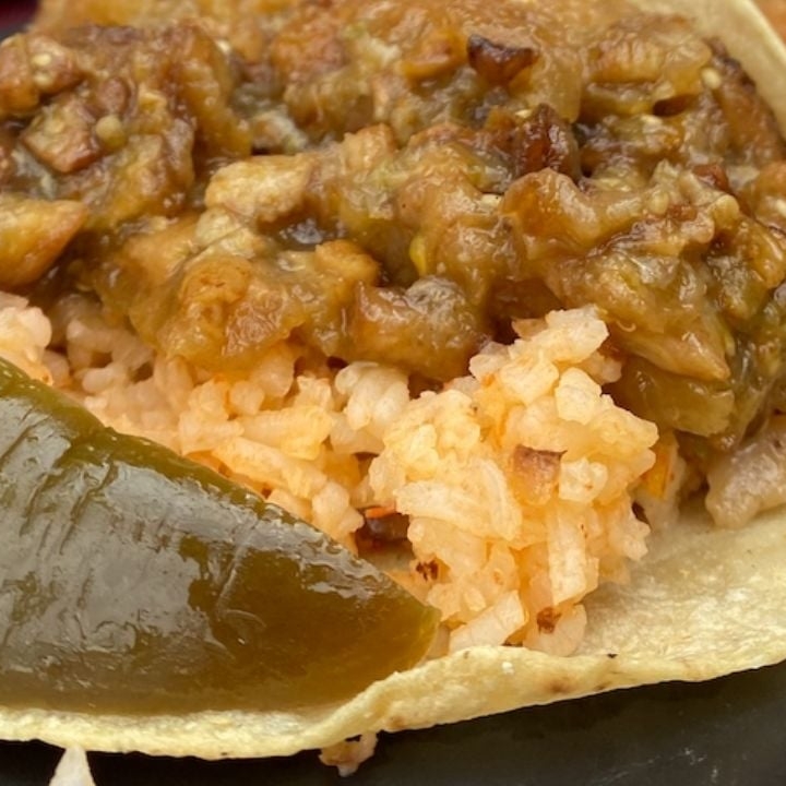 TACOS ACORAZADOS CARNE DE PUERCO EN SALSA VERDE