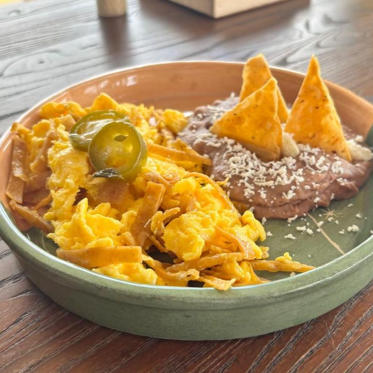 Migas (Huevo Revuelto con Tortillas o Papas)