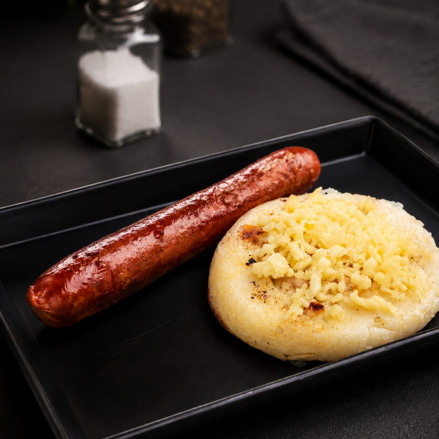 Combo Chorizo con Arepa de Queso